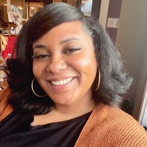 Meet your Posher, Monique